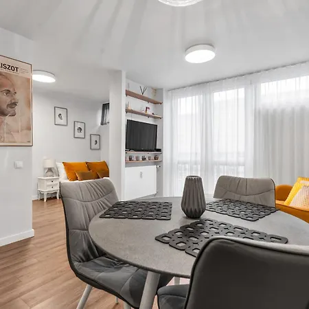 Apartament Park Mirowski Yellow By Bookinghost *