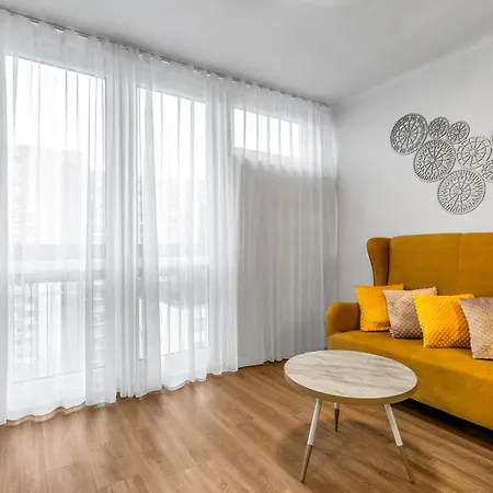 Park Mirowski Yellow Apartment