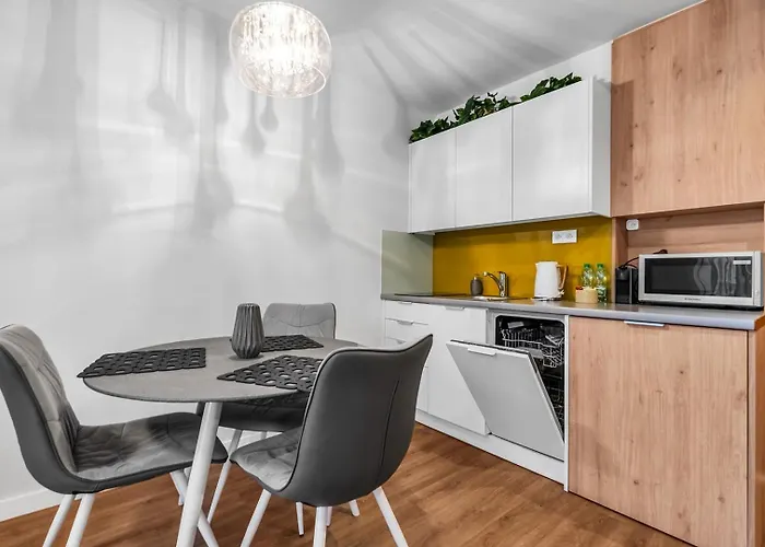 Park Mirowski Yellow By Bookinghost