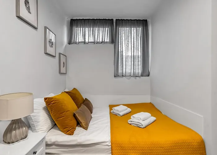 Park Mirowski Yellow By Bookinghost وارسو