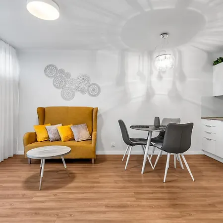 Park Mirowski Yellow By Bookinghost