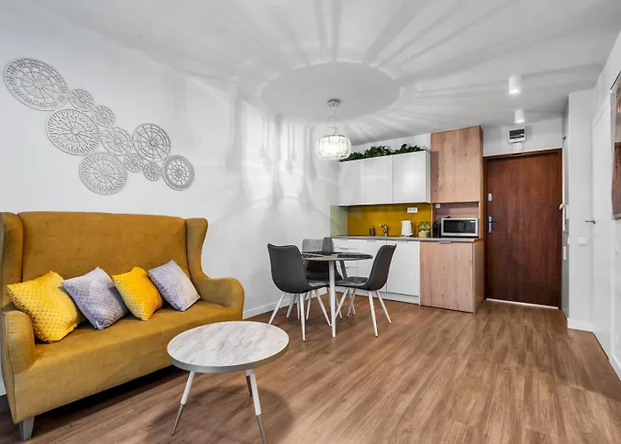 Park Mirowski Yellow By Bookinghost Apartman Varsó