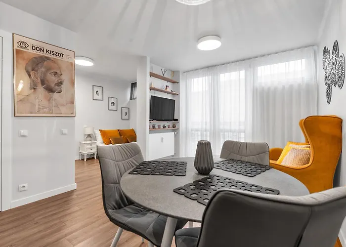 Apartman Park Mirowski Yellow By Bookinghost *