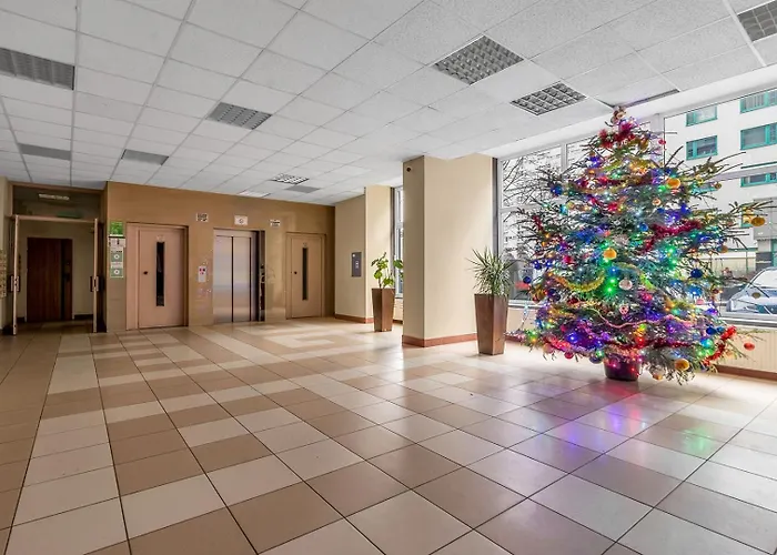 Park Mirowski Yellow By Bookinghost *