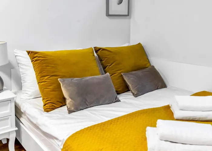 Park Mirowski Yellow By Bookinghost